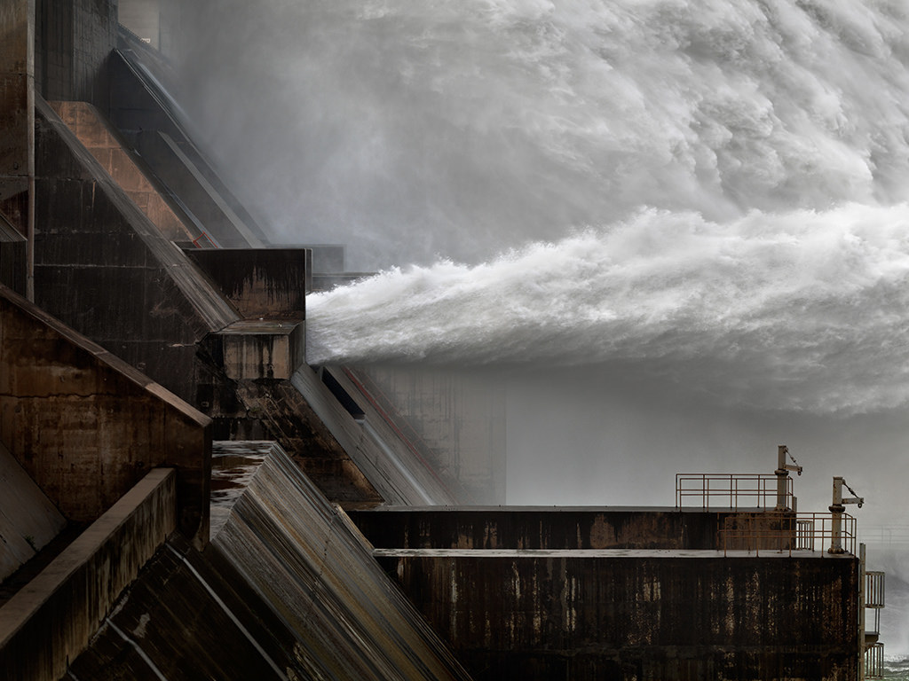 Xiaolangdi Dam on the Yellow River, Henan Province (Photo by Sjonnie van der Kist )