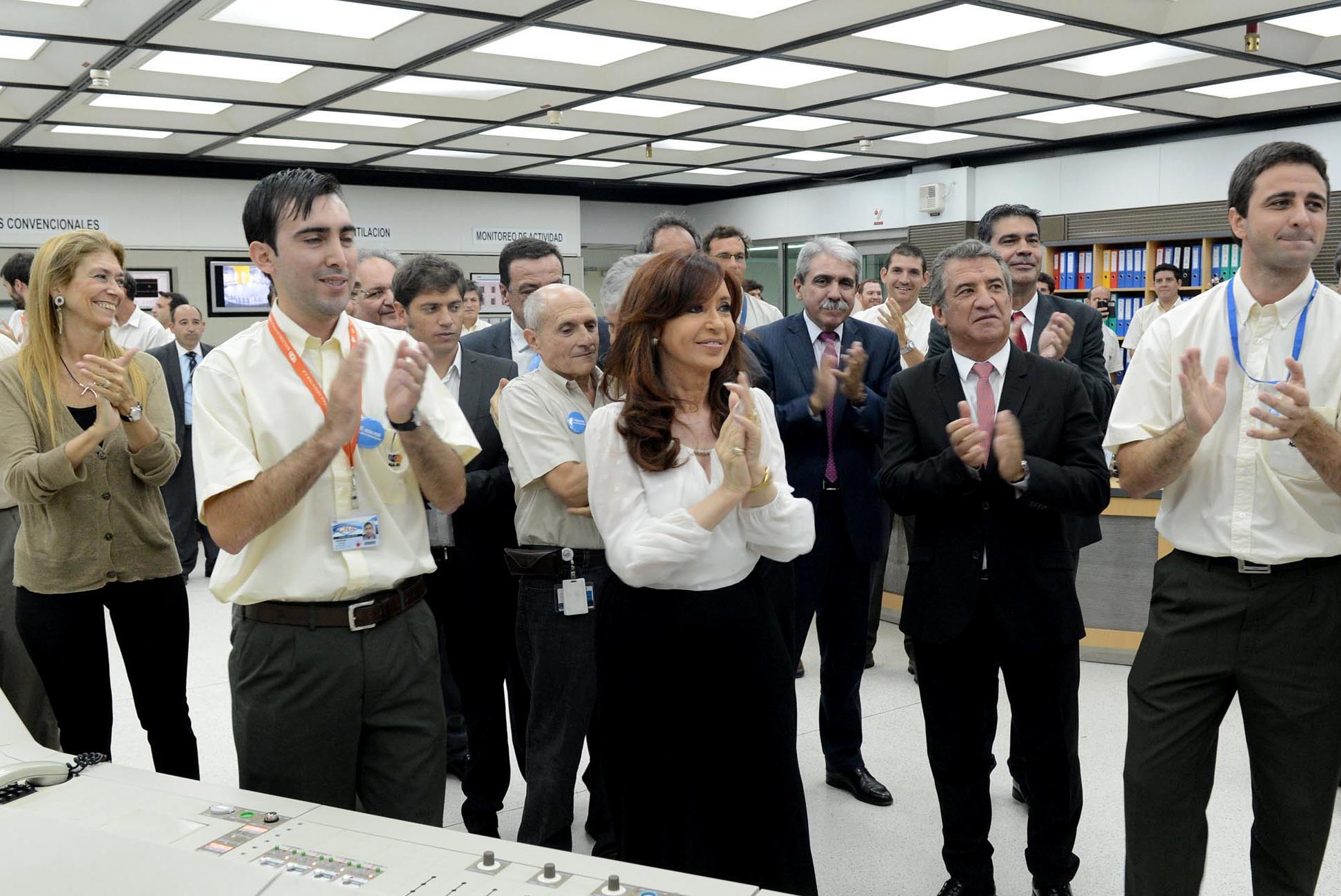 Former president Cristina Fernández de Kirchner applauds the opening of the Atucha II plant in 2015 (Image: Presidencia de la Nación)